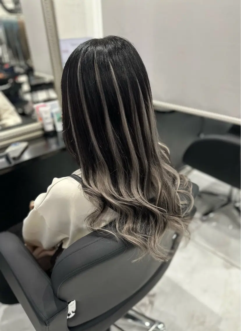 ロング TOMOMI /フロレゾンのヘアスタイル