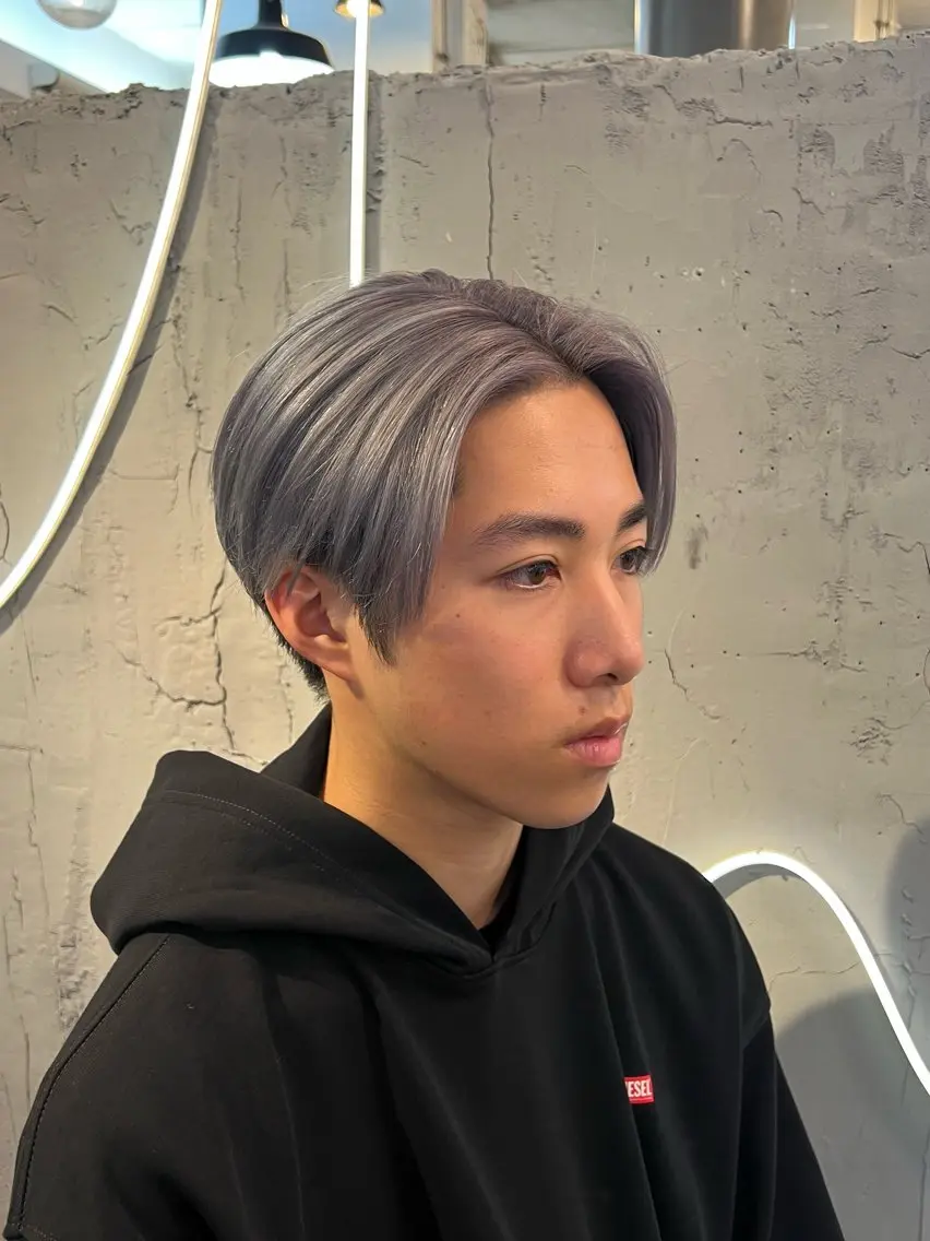 カラー メンズ センターパート マッシュ 透明感カラー シルバー カット ヘアカラー トリートメント いぐちしょうた🫧 VISAGEbaskのヘアスタイル