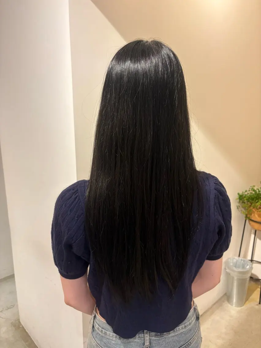 ロング ヘアカラー 藤本 梨那のヘアスタイル