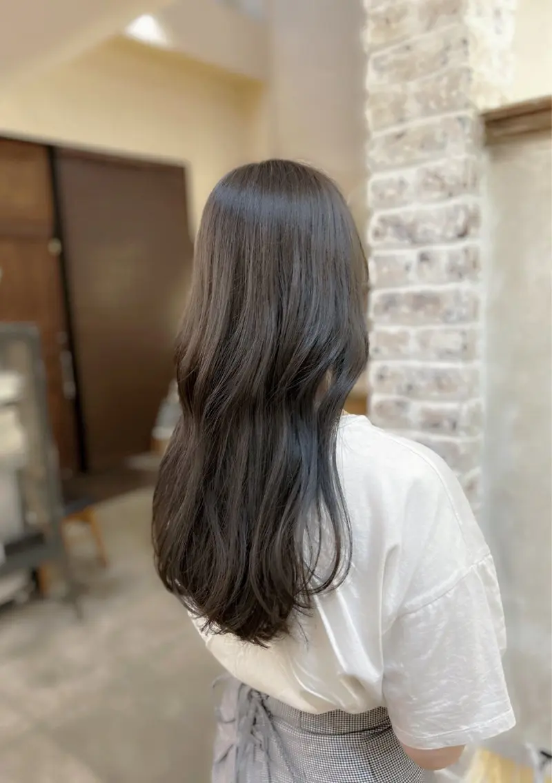 ロング カラー アッシュ アッシュグレー アッシュグレージュ グレージュ 🤍FLEAR 白濱 かえで🎀.⋆のヘアスタイル