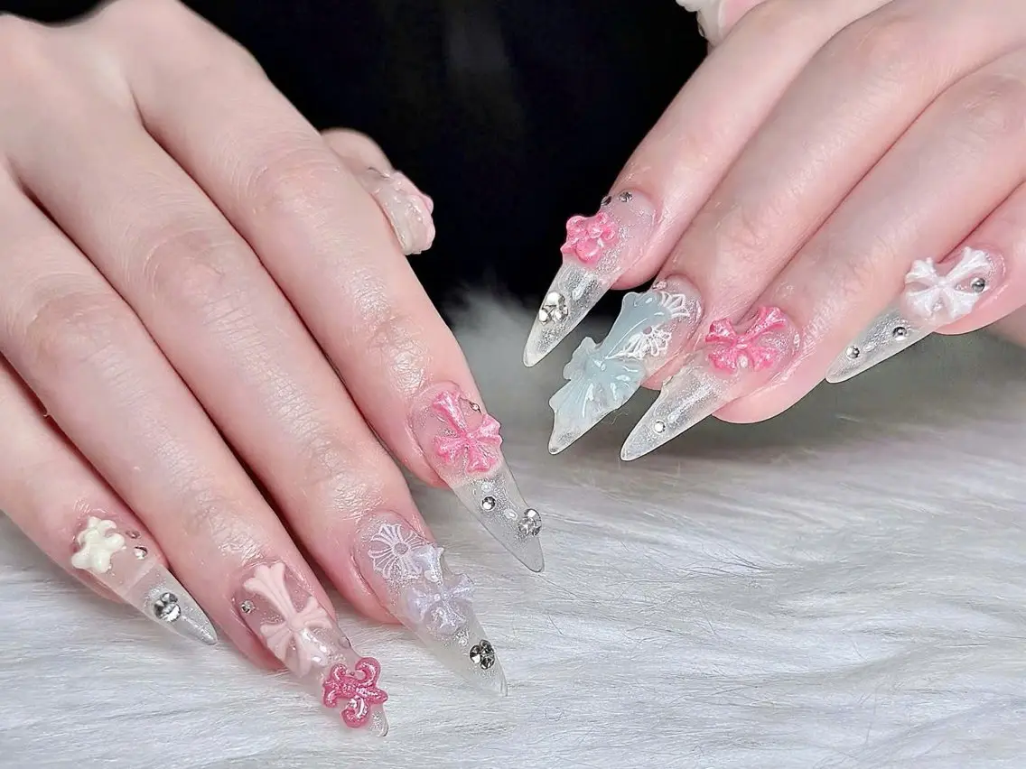 ネイル アートネイル ボルドー フレンチネイル ジェルネイル 氷ネイル・うるうるネイル ハンドネイル Julie NailSalonのネイルデザイン
