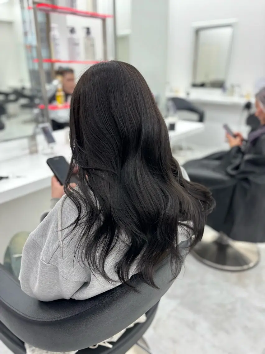 ロング カラー 抜け感レイヤー︴ ニュアンスカラーのヘアスタイル