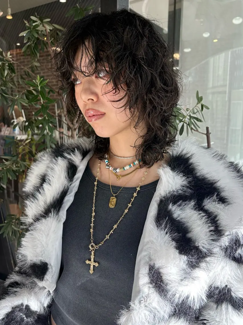 セミロング パーマ セミロングパーマ マレットヘア ウルフカット 髪質改善 ネイル コトミ🐸のヘアスタイル