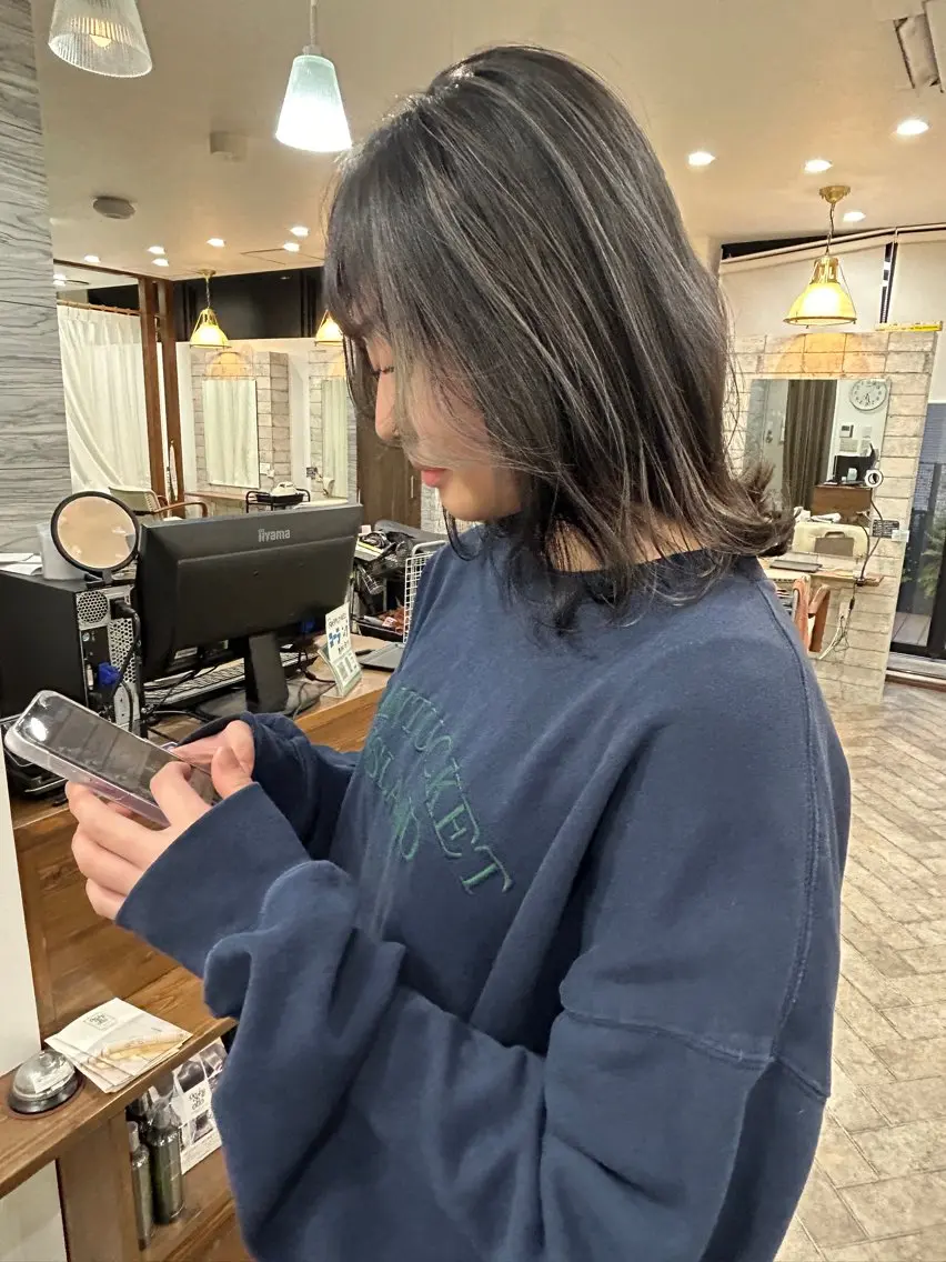 ミディアム カラー グレージュ ハイライトカラー ハイライト カット ヘアカラー トリートメント 女性指名人気no.1 尾崎のヘアスタイル