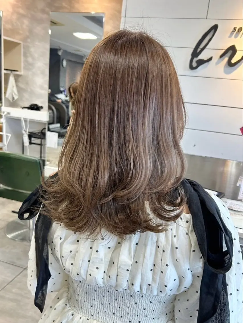 ミディアム レイヤーカット レイヤー/艶髪カラー 森本くるみのヘアスタイル