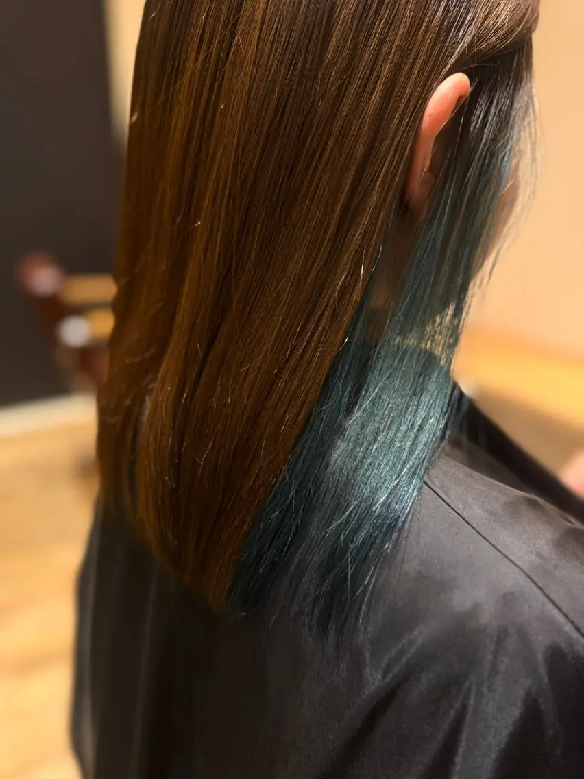 セミロング カラー ブリーチ エメラルドグリーン インナーカラー ヘアカラー トリートメント 町田市鶴川/アシ /MANAのヘアスタイル