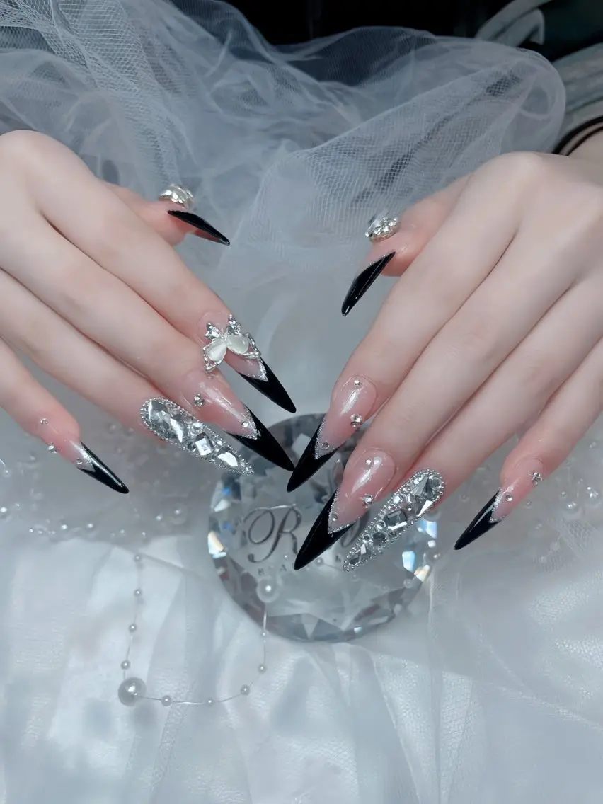 ネイル アートネイル チークネイル ジェルネイル ロングネイル マグネットネイル ハンドネイル Rin Nail 新大久保店のネイルデザイン