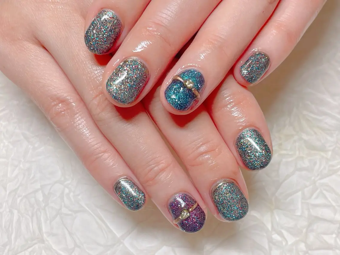 ネイル アートネイル ゴールド ミラーネイル ハンドネイル ハンドケア 💫ゆか_ Nailartistのネイルデザイン
