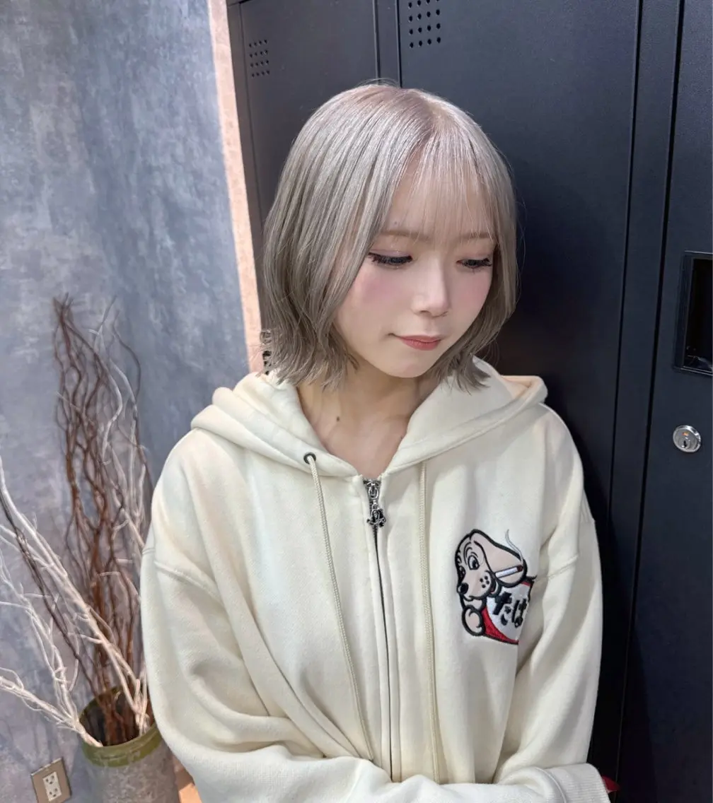 ミディアム カラー 切りっぱなしボブ ショートボブ ミディアムパーマ バレイヤージュ ベージュカラー 【.ico】心斎橋/ ウルフ/飛田ゆうきのヘアスタイル