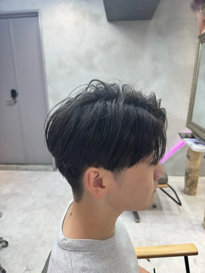 ショート メンズ センターパート カット 髪質改善特化美容師 酸性ストレート近藤俊のヘアスタイル