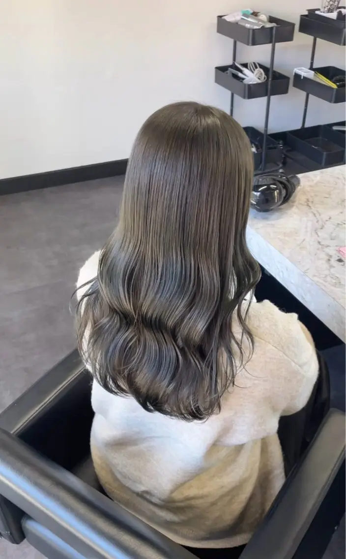 ロング カラー 透明感カラー オリーブカラー カット ヘアカラー 黒田 優里 🎀🫧のヘアスタイル