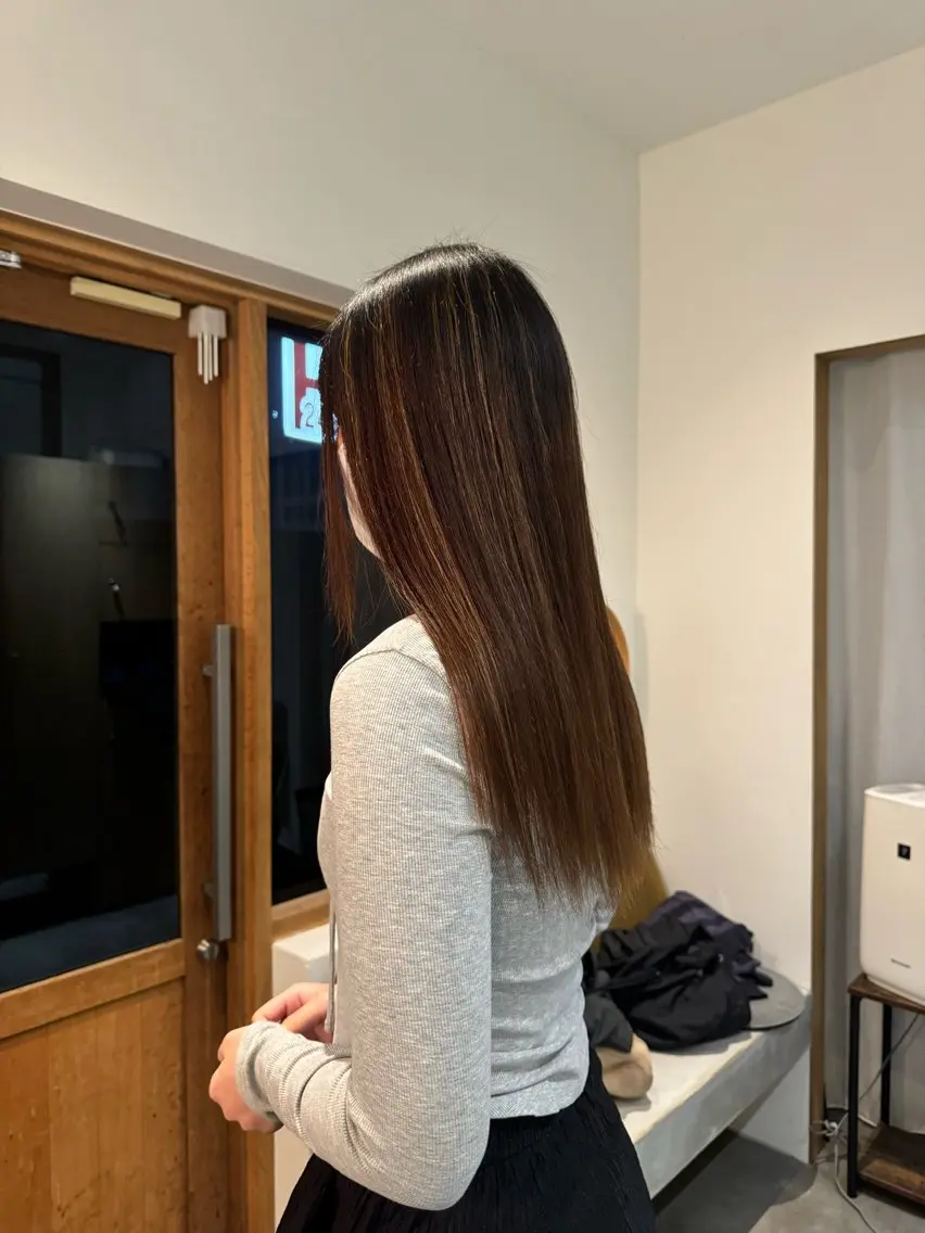 ロング 縮毛矯正 hina 🛋️ブリーチカラーのヘアスタイル