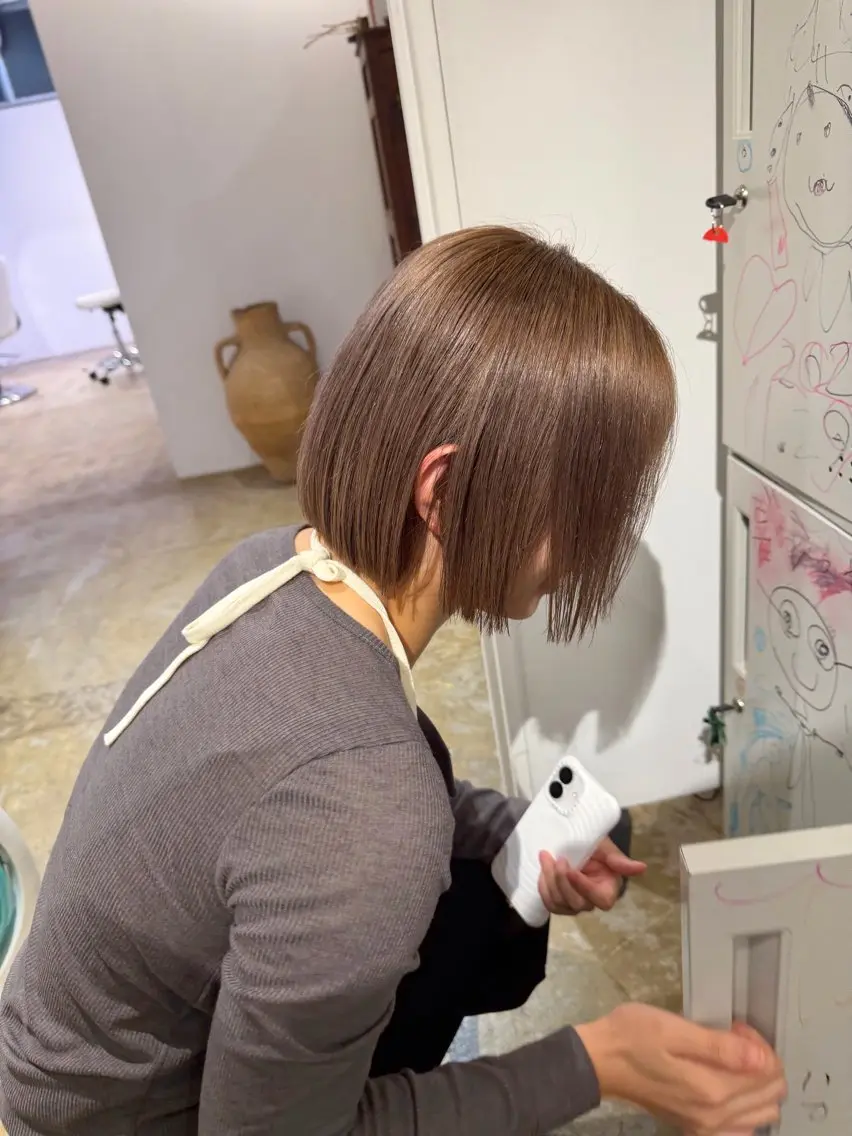 カラー ブリーチ ダブルカラー 安谷 彩香のヘアスタイル