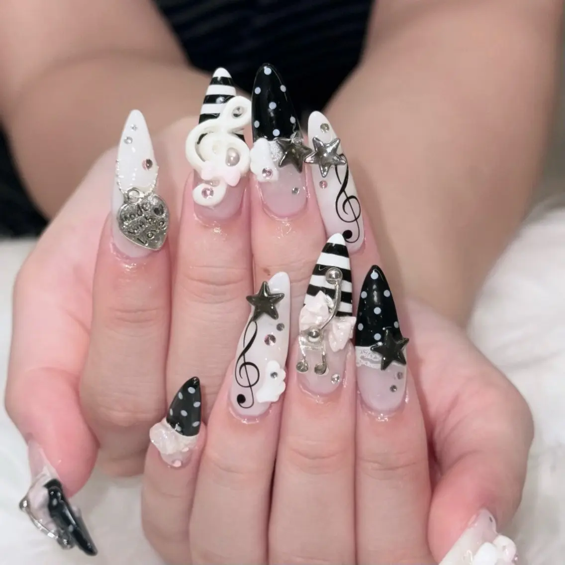 【モニター価格】持ち込みデザイン💅🏻長さだし10本(オフ込)パーツOK♡モデル募集中※条件ありの写真