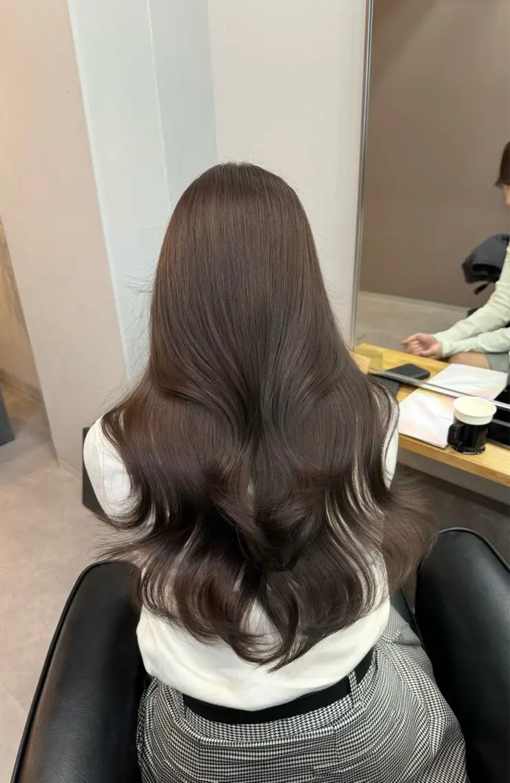 ミディアム カラー カット ヘアカラー トリートメント レイヤーカット 西村あきやのヘアスタイル