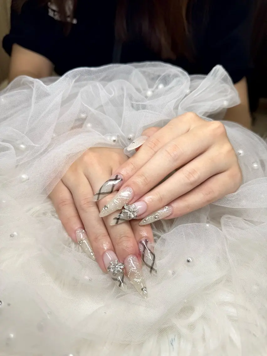 ネイル ワンホンネイル ハンドネイル LUCAS 千葉 AOI💅🏾💕のネイルデザイン