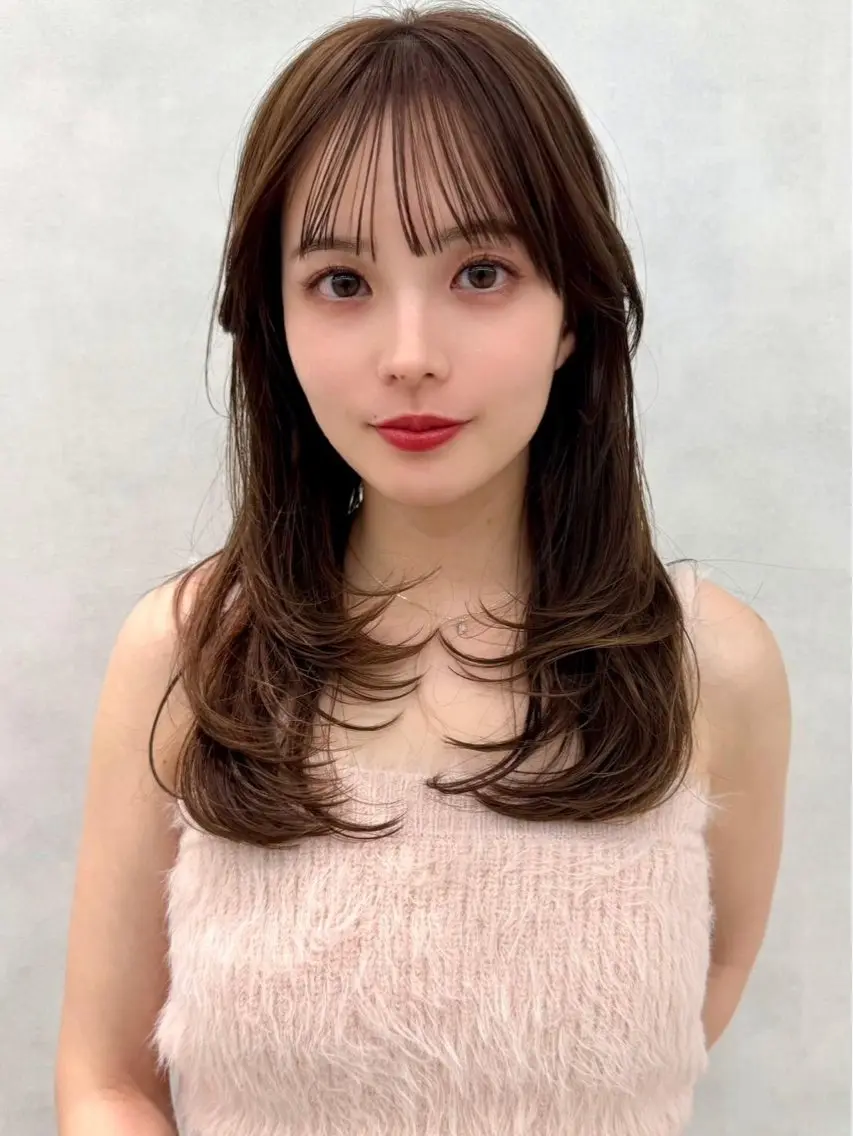 セミロング カラー 佐々木 双葉のヘアスタイル