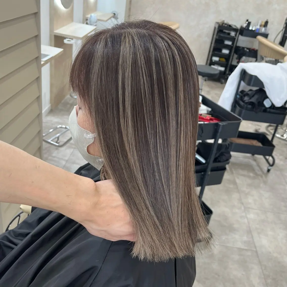 ミディアム カラー バレイヤージュ レイヤーカット 廣庭 勇人のヘアスタイル