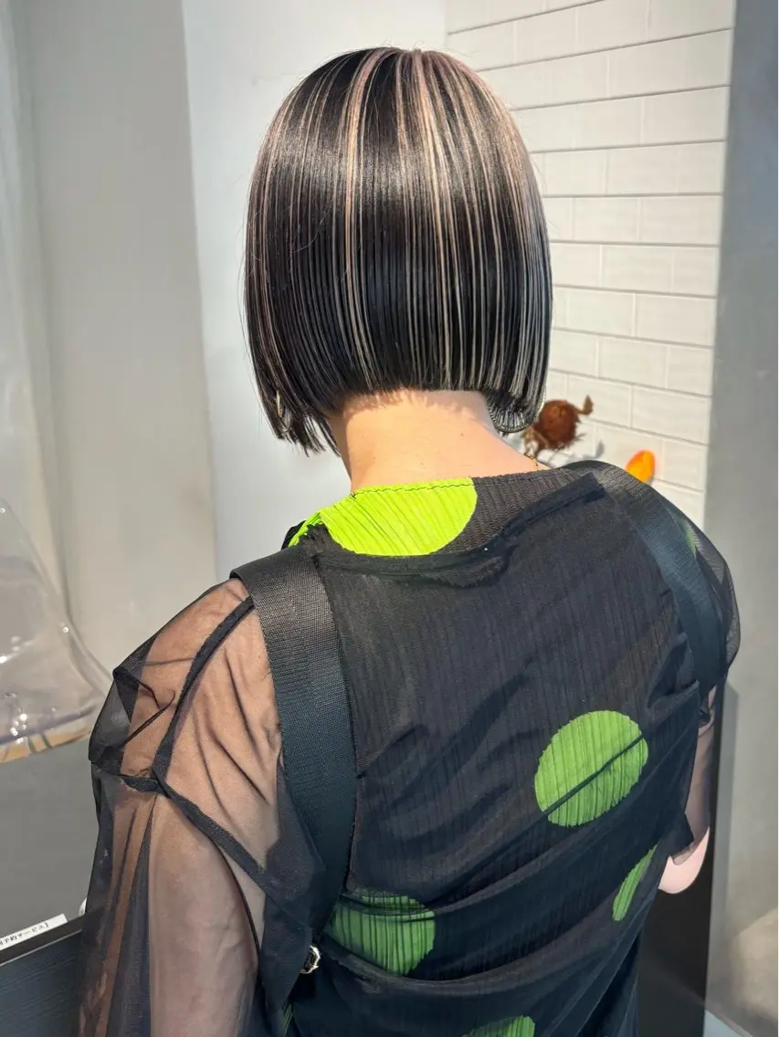 ショート カラー デザインカラー ボブ カット ヘアカラー 井上 唯のヘアスタイル