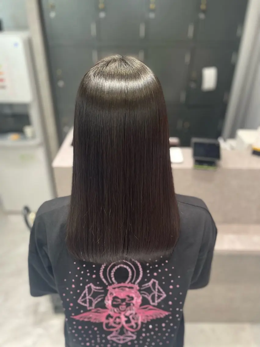 セミロング 縮毛矯正 トリートメント RAF／Lino 美髪矯正／暗髪カラーのヘアスタイル
