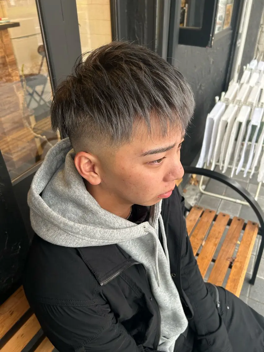 カラー メンズ メンズブリーチ フェードカット ブリーチ シルバー カット ヘアカラー Infinity -Miko-【艶】のヘアスタイル