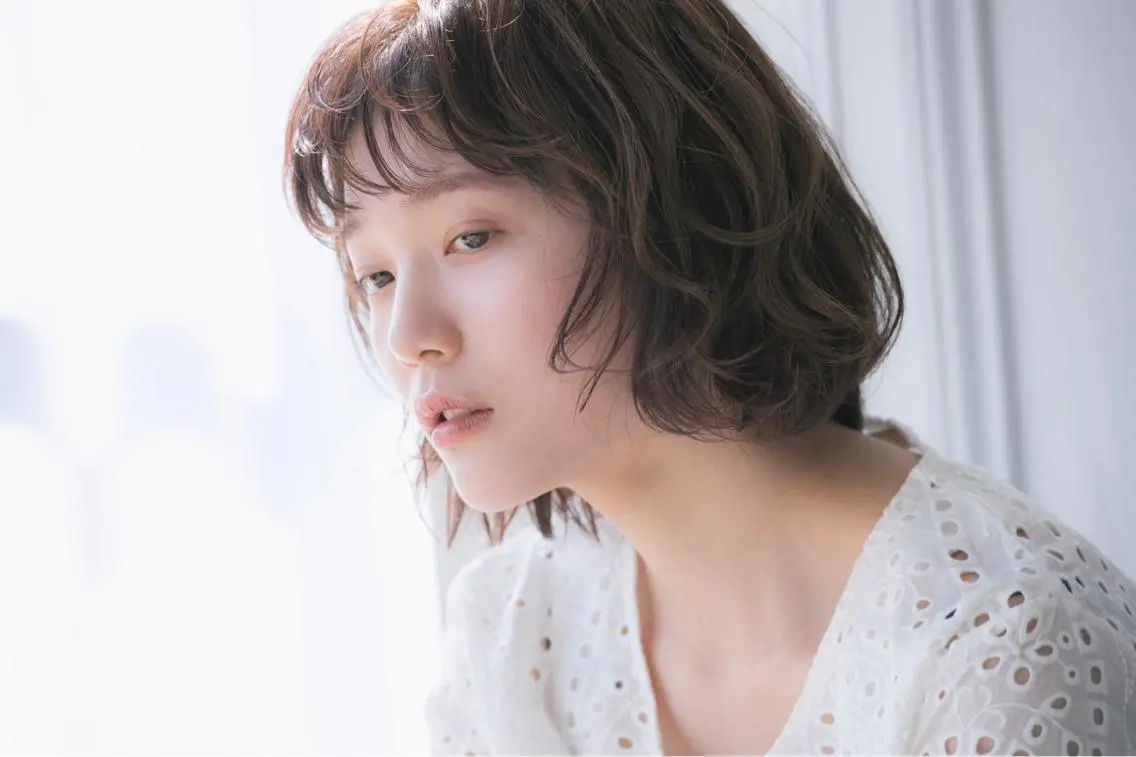 ミディアム カラー ヘアアレンジ 透明感カラー 橘　愛佳/暖色系 レイヤーカットのヘアスタイル