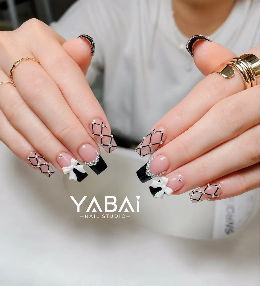 ネイル アートネイル フレンチネイル キラキラネイル 韓国ネイル ロングネイル ハンドネイル YABAI NailStudioのネイルデザイン