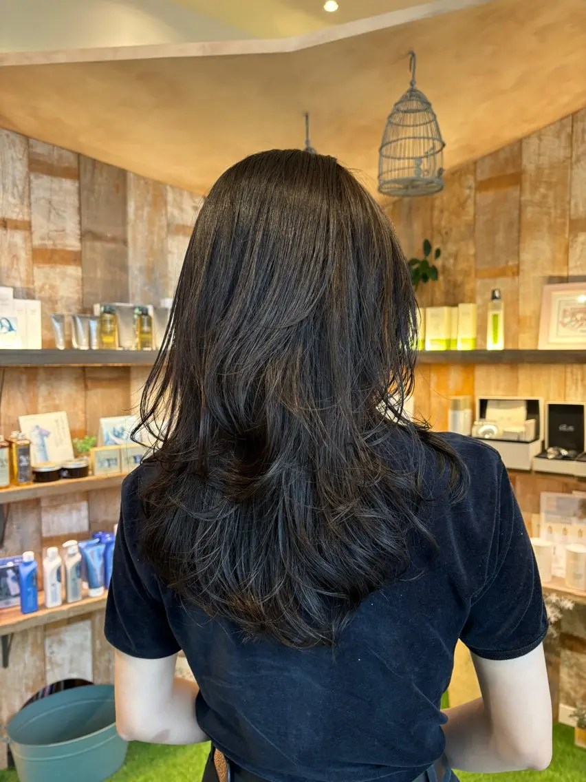 ロング カラー オリーブカラー 韓国風ヘア レイヤーカット カット ヘアカラー トリートメント レイヤーカット✨ 艶髪藤野のヘアスタイル