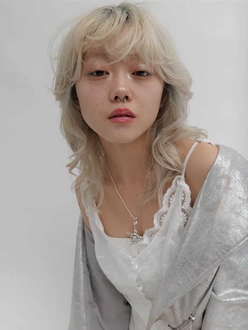カラー ヨシノ マナウのヘアスタイル