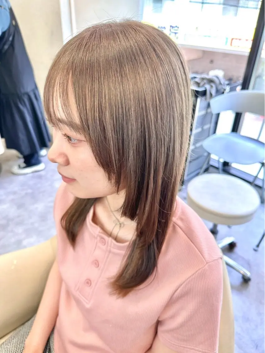セミロング カラー SiLO Yukinaのヘアスタイル
