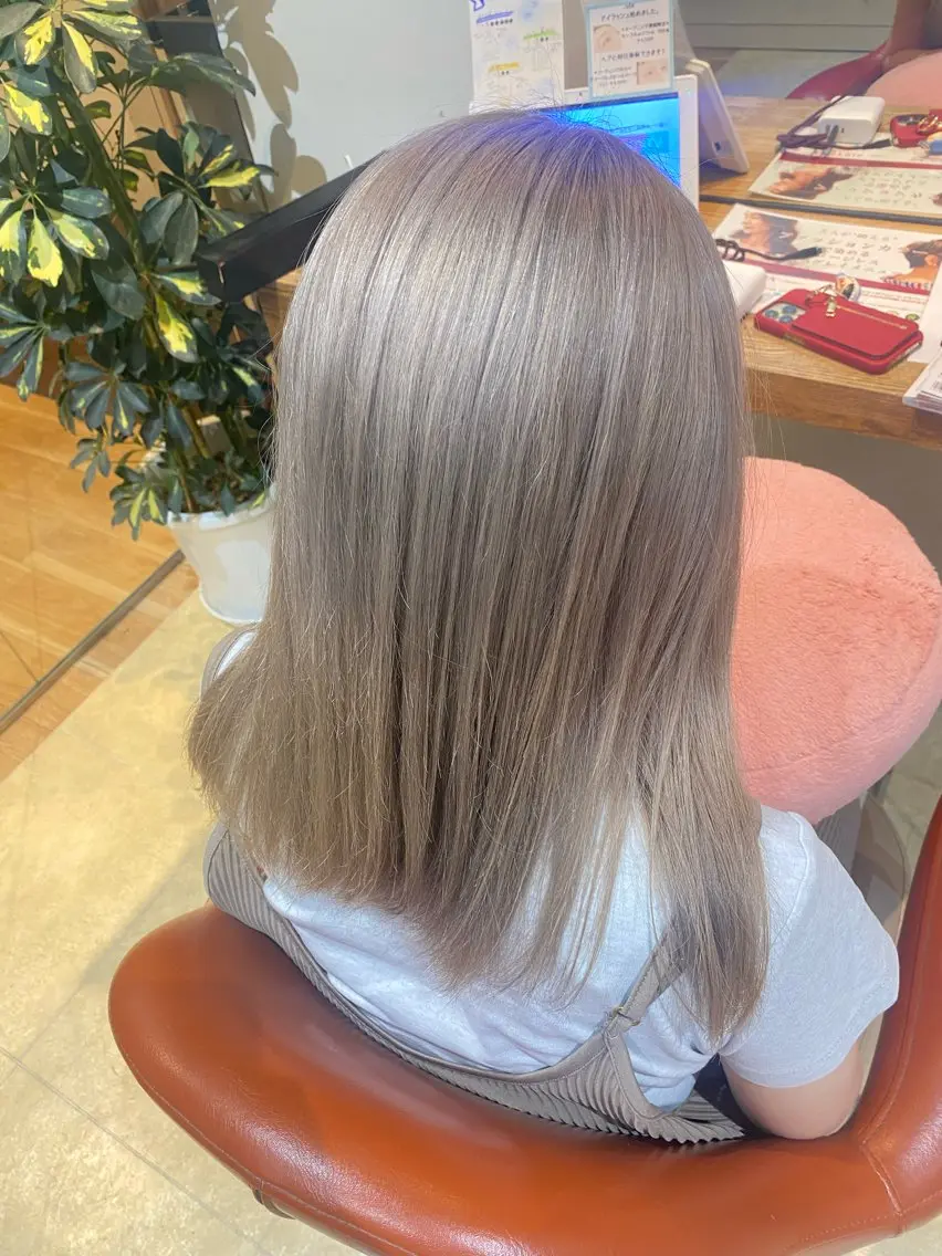 カラー H. SAITOのヘアスタイル