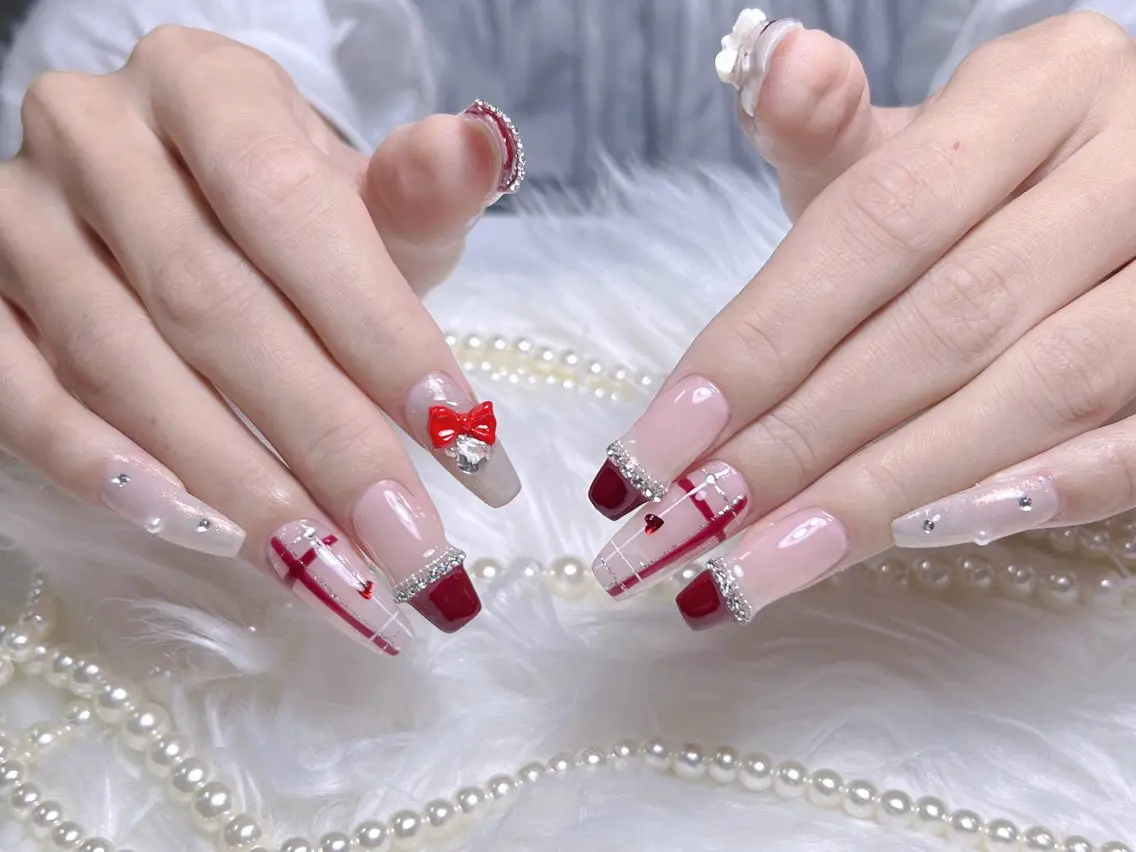 ネイル 長さ出し フレンチネイル ガラスフレンチ キラキラネイル マグネットネイル ハンドネイル Moa nailのネイルデザイン