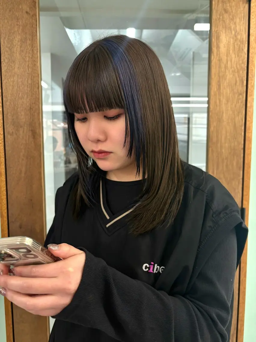 顔周りデザインカラー《ケアブリーチ込》の写真