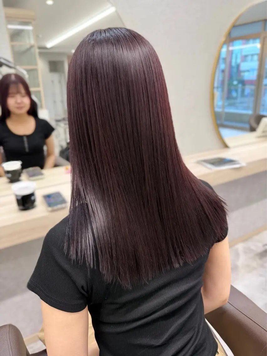 セミロング カラー ブリーチ カシス ダブルカラー ブリーチなしカラー レッドカラー ヘアカラー ブリーチ/ハイトーン /渋沢/みなのヘアスタイル