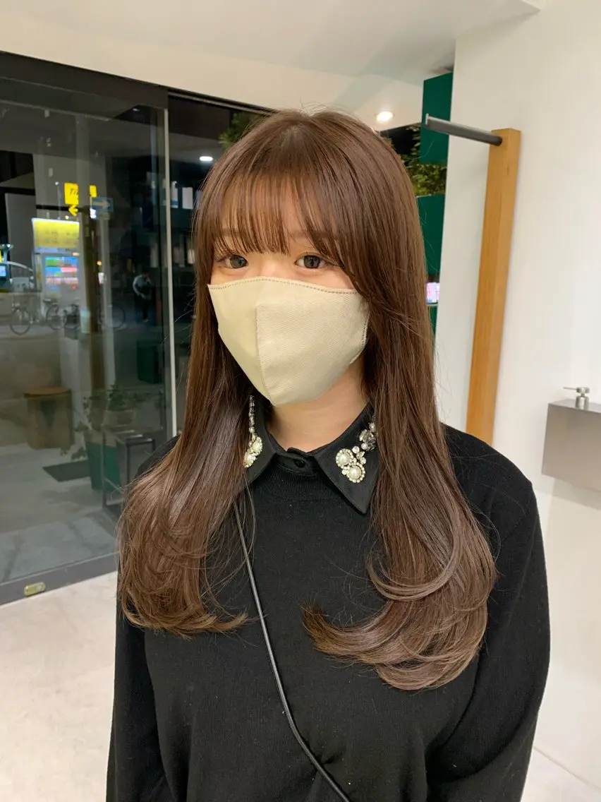 カラー なのは\透け感カラー \レイヤーカットのヘアスタイル
