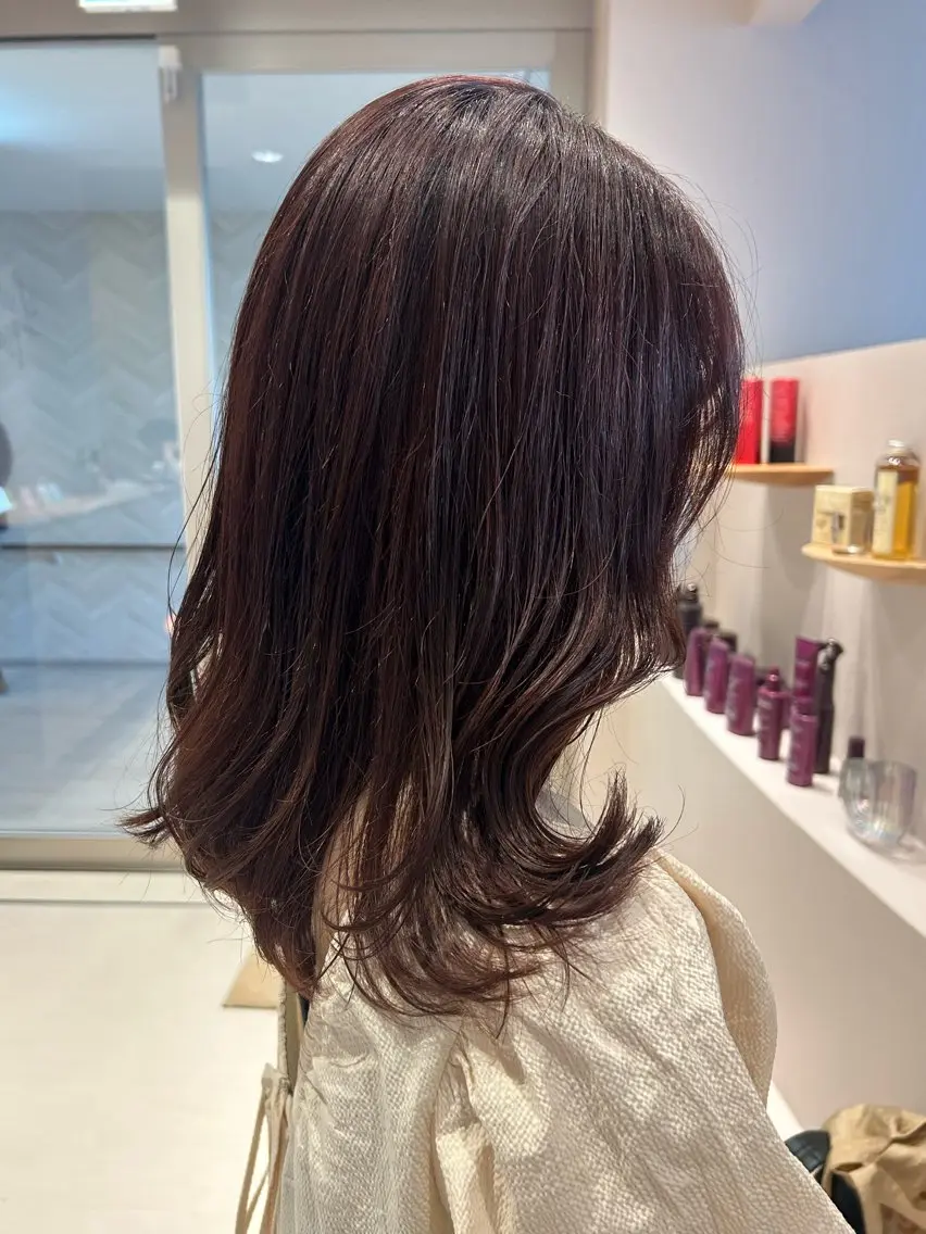 ミディアム カラー ブリーチ ブリーチなしカラー ピンクカラー 浅倉栞 /透明感カラーのヘアスタイル