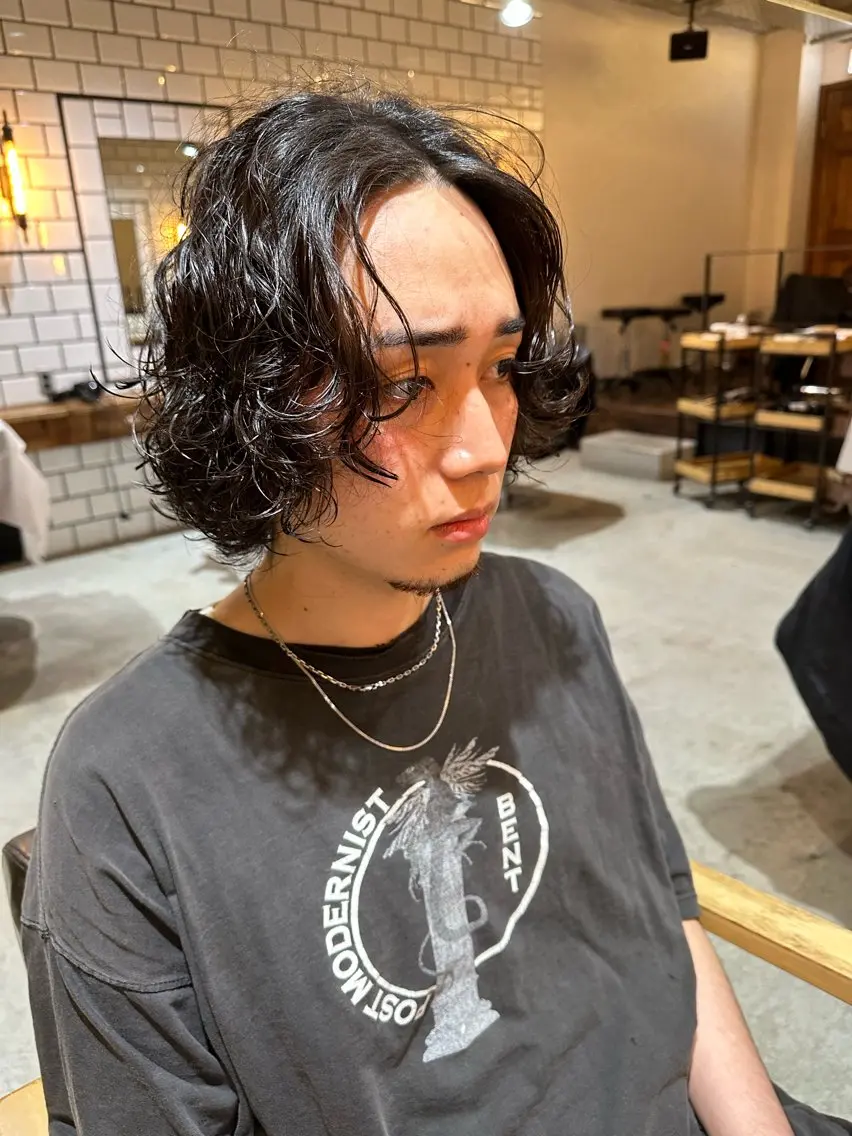 ミディアム パーマ メンズ ミディアムパーマ メンズパーマ カット パーマ 俵 知広のヘアスタイル