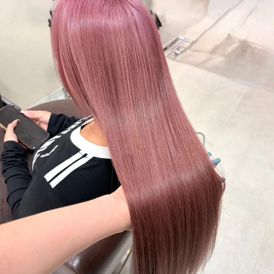 ロング カラー ヘアアレンジ ベージュカラー ブリーチ ミルクティーベージュ ヘアカラー トリートメント 青髪特化🩵 ダブルカラーのヘアスタイル
