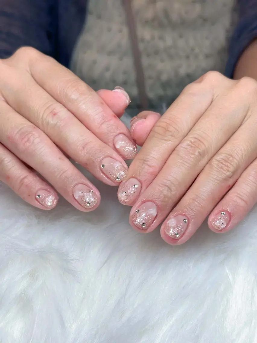 ネイル チークネイル ドット フレンチネイル グラデーション 韓国ネイル ハンドネイル Lisa Nail Salonのネイルデザイン
