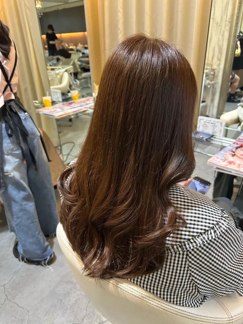 ロング ヘアカラー アダチ ホノカのヘアスタイル