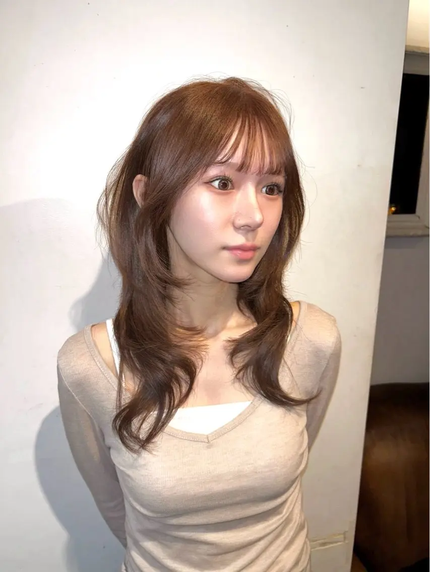 セミロング カット ヘアカラー 桑江 紫瑞花のヘアスタイル