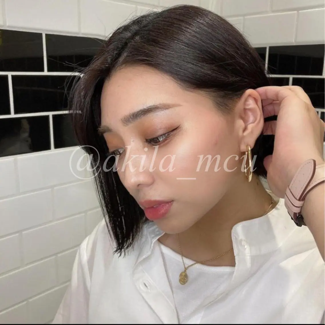 ショート ヘアアレンジ 切りっぱなしボブ ショートボブ アッシュ ボブ 外国人風カラー エグチ アキラのヘアスタイル