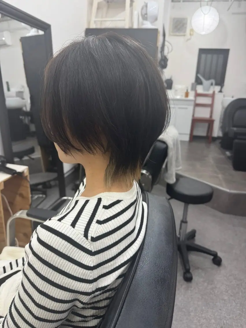 レイヤー ウルフカット 女性限定の写真
