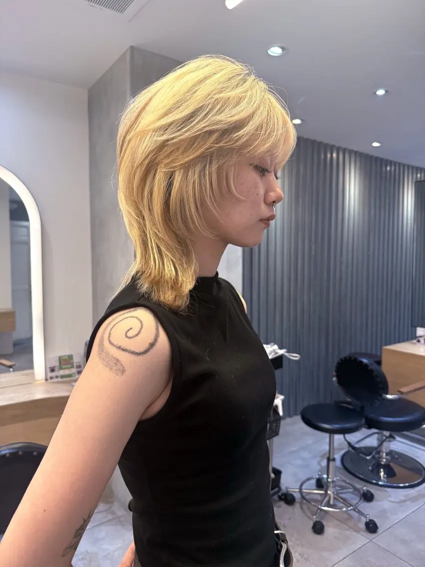 ミディアム 顔周りカット レイヤーカット カット 縮毛矯正 盛れるレイヤー🧡 飯田亘貴のヘアスタイル