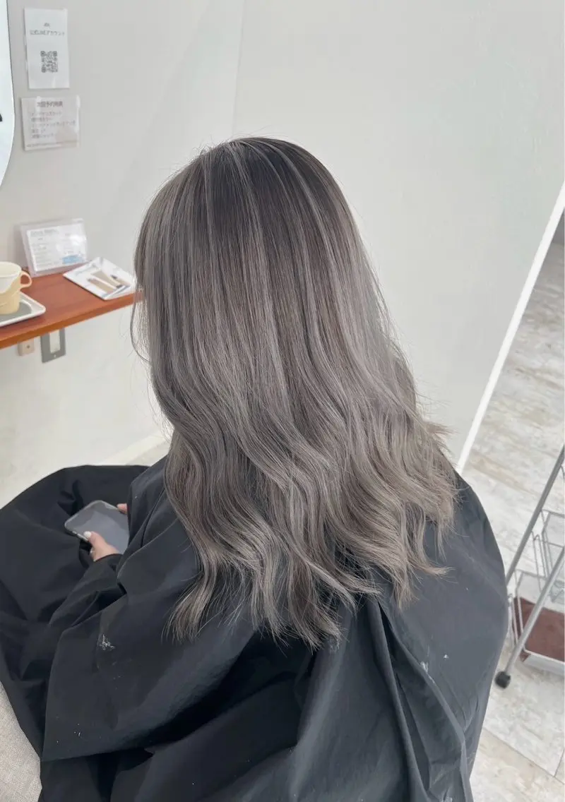 セミロング カラー バレイヤージュ グレージュ レイヤーカット 指名数No.1 /NAOYAのヘアスタイル