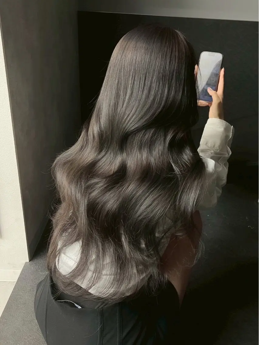 ロング FOCUS JAPANのヘアスタイル