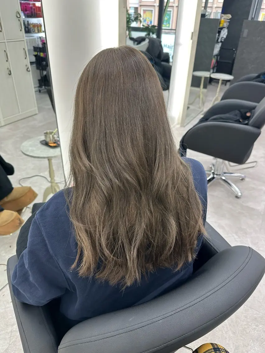 ロング カラー ブリーチ グレージュ 縮毛矯正/艶カラー /髪質改善/なんばのヘアスタイル