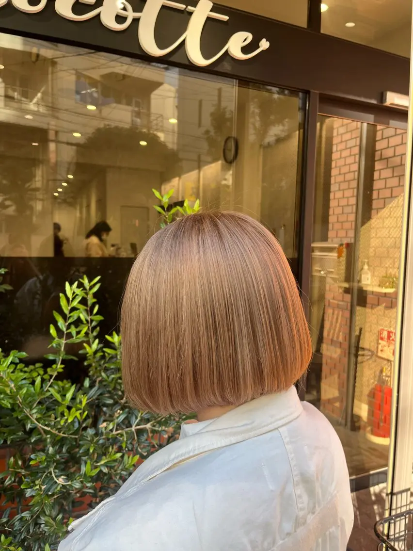 ミディアム カラー ヘアアレンジ ベージュカラー ハイトーンカラー ミルクティーベージュ ヘアカラー トリートメント cocotte 💟草間紫音💟のヘアスタイル