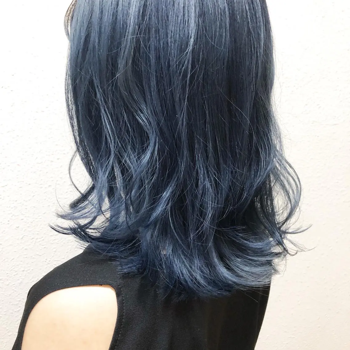 ミディアム カラー ブルーカラー ブルージュ カット ヘアカラー トリートメント 中司 莉菜のヘアスタイル