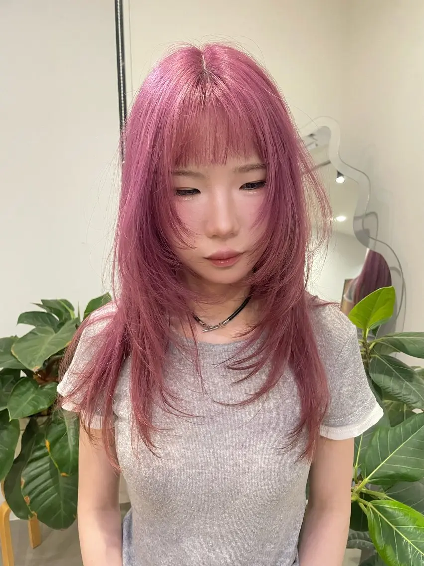 ロング ロングレイヤー レイヤーカット ロング オン眉 カット 上山 希望のヘアスタイル